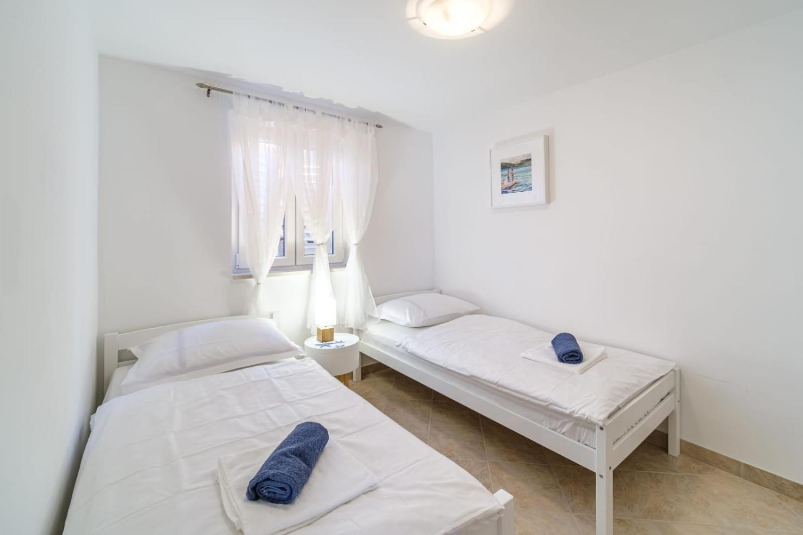 Apartmani P&S Supetar Exterior photo
